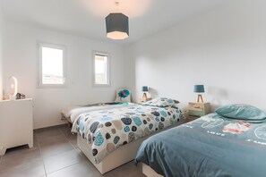 2 bedrooms, iron/ironing board, free WiFi, bed sheets