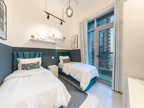 2 bedrooms, iron/ironing board, free WiFi, bed sheets - Best Spot in Dubai Marina (Dubai)