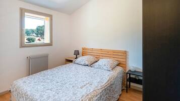 2 chambres, fer et planche à repasser, Wi-Fi gratuit, draps fournis