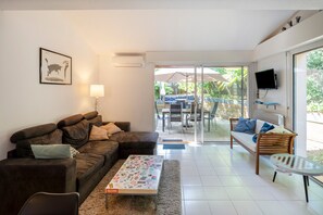 TV - Ideal Getaway in Capbreton: Cozy House with Garden and Barbecue (Capbreton)