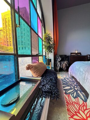 1 bedroom, desk, iron/ironing board, free WiFi - Orange & Groovy Stylish Amphitheater, Park, Metro North, Ferry All 2-10min walk (Bridgeport)