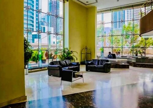 Elegant Condo to stay with Spectacular Marina View