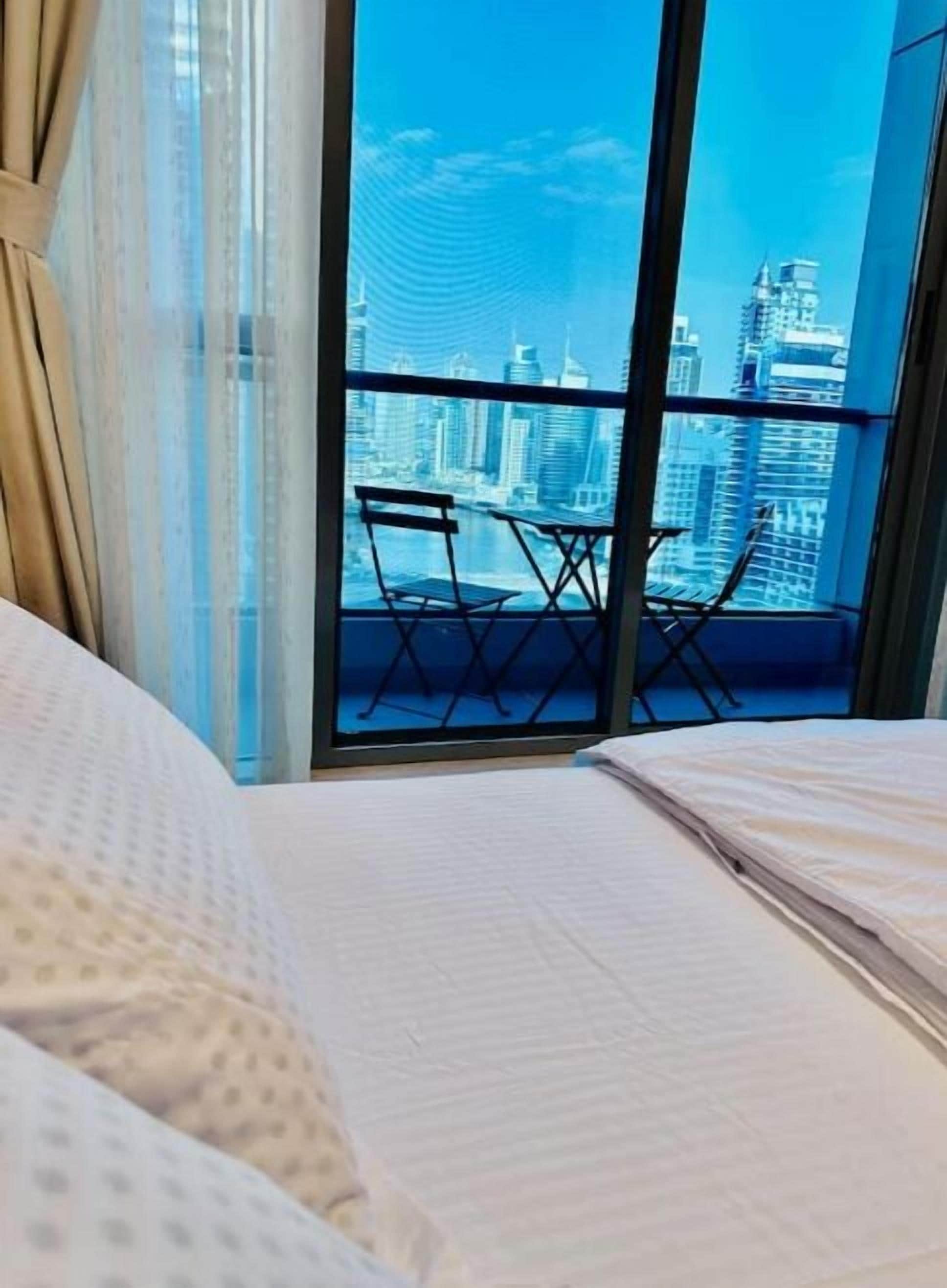 1 slaapkamer, een strijkplank/strijkijzer, wifi