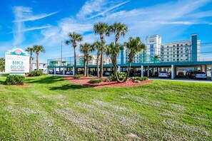 Property grounds - Family Escape | Oceanfront Condo + Pool Access (Cocoa Beach)