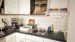 Fridge, oven, stovetop, coffee/tea maker