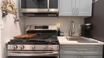 Geladeira, micro-ondas, fogão, cooktop