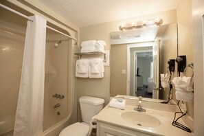 Towels, soap, shampoo, toilet paper - Spacious 3BR Villa w/ Pool near Surfside Beach (Surfside Beach)