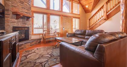 Serene 4-BR Lodge w/ Pools & Patio