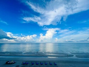 Beach nearby - Beachfront 1BR w/ Balcony in Madeira Beach (Madeira Beach)
