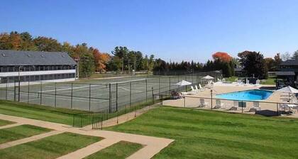 Studio Condo w/ Kitchen & Patio