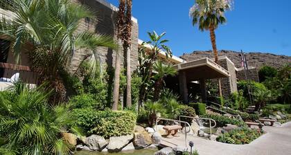 Studio Condo near Palm Canyon Drive