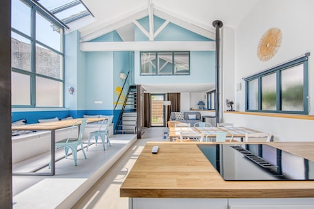Interior. Charming Modern Loft with Garden in the Heart of Vendays-Montalivet