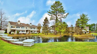 Tranquil Lakeside Escape in the Berkshires