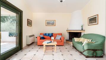 Télévision, cheminée