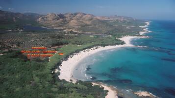 Una spiaggia nelle vicinanze