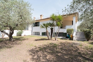 Exterior - Apartment 'Degli Ulivi' with Private Terrace, Private Garden and Balcony (Orosei)