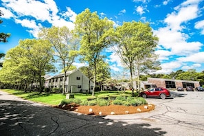 Property grounds - 1BR Condo w/ Balcony in Mashpee, MA (Mashpee)