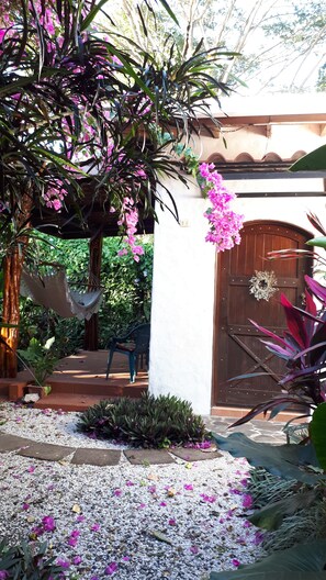 Property grounds - A Tropical Paradise - Painted Pony Ranch B&B just 25 minutes to Pacific Beaches (Portegolpe)