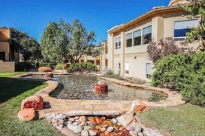 Property grounds - Cozy Studio w/ Balcony & Kitchenette in Sedona (Sedona)