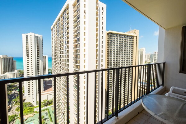 Property grounds - 1BR Condo near Waikiki Beach w/ Private Lanai (Honolulu)