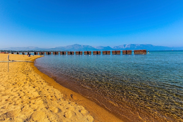 Beach - Comfortable 1 BR Condo near Casinos & Trails (South Lake Tahoe)