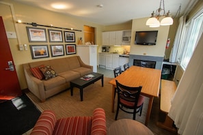 Smart TV, fireplace - 2-Bedroom Condo near Loon Mountain Resort (Lincoln)