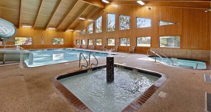 Rustic 2BR Cabin with Deck Overlooking Golf Course