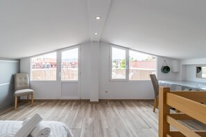3 bedrooms, iron/ironing board, free WiFi, bed sheets - Holiday Home 'La Casita De La Pitufa' with Mountain View, Private Terrace and Wi-Fi (Vargas)