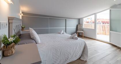 Holiday Home 'La Casita De La Pitufa' with Mountain View, Private Terrace and Wi-Fi