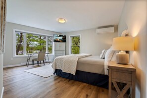 5 bedrooms, iron/ironing board, WiFi, bed sheets