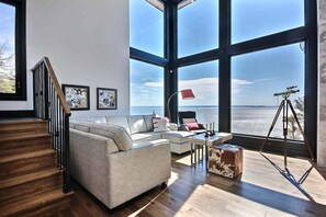 TV, fireplace, stereo