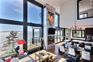 TV, fireplace, stereo