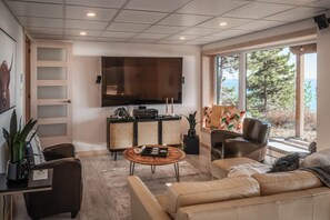 TV, ping pong, stereo