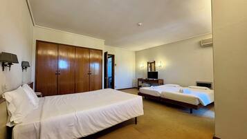 Vintage Family Room | Free WiFi, bed sheets