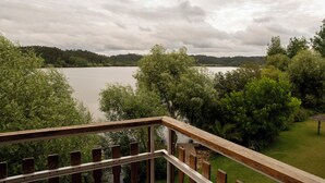 A view from a balcony overlooking a lake, surrounded by trees and a wooden railing. - WOT Pateira Soul (Agueda)