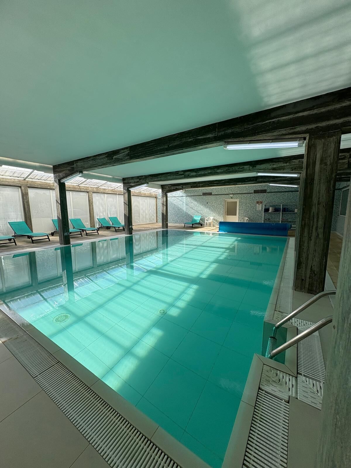 Piscine couverte, piscine extérieure (ouverte en saison)