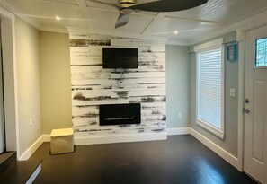 Interior - Washington house (Sanford)