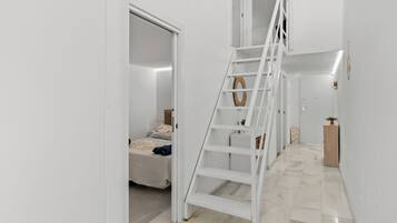 3 slaapkamers, een strijkplank/strijkijzer, gratis wifi, beddengoed