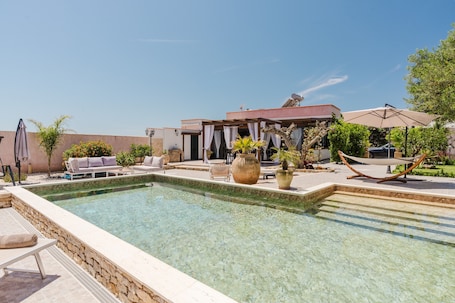 Pool. Villa 'Le Giarre - Con Piscina' with Private Pool, Wi-Fi and Air Conditioning