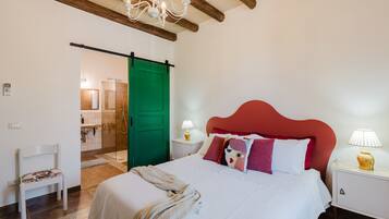 2 chambres, fer et planche à repasser, Wi-Fi gratuit, draps fournis