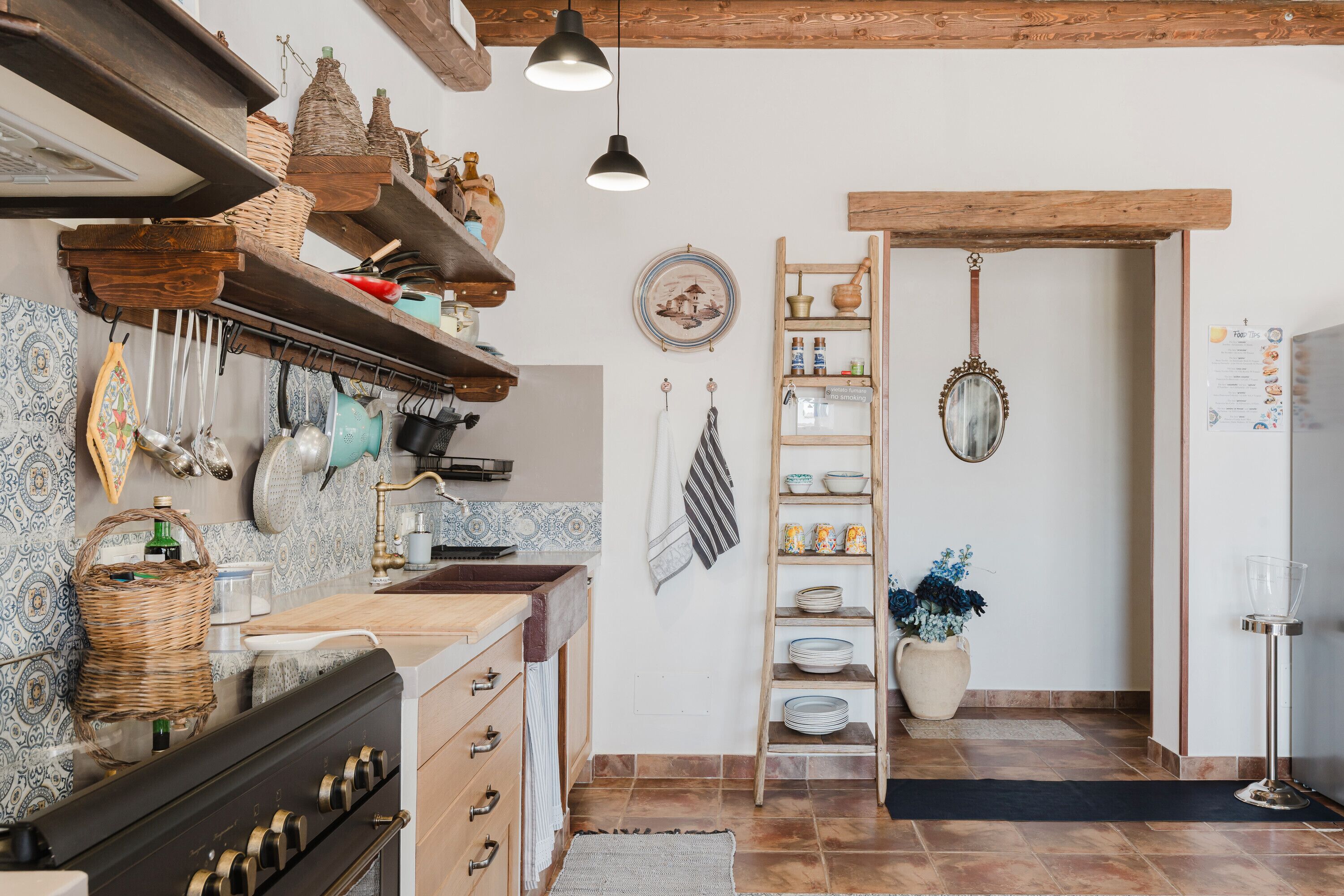 Køleskab, mikrobølgeovn, ovn, kogeplade