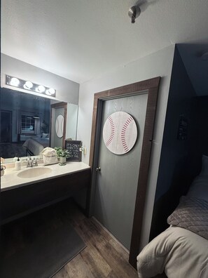 1 bedroom, WiFi, bed sheets