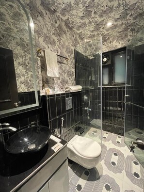 Bathroom - The Saga Hotel Green Park (New Delhi)