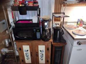 Fridge, microwave, stovetop, coffee/tea maker - Cozy Studio with WiFi and AC in Rensselaer 
Close to Downtown Albany (Rensselaer)