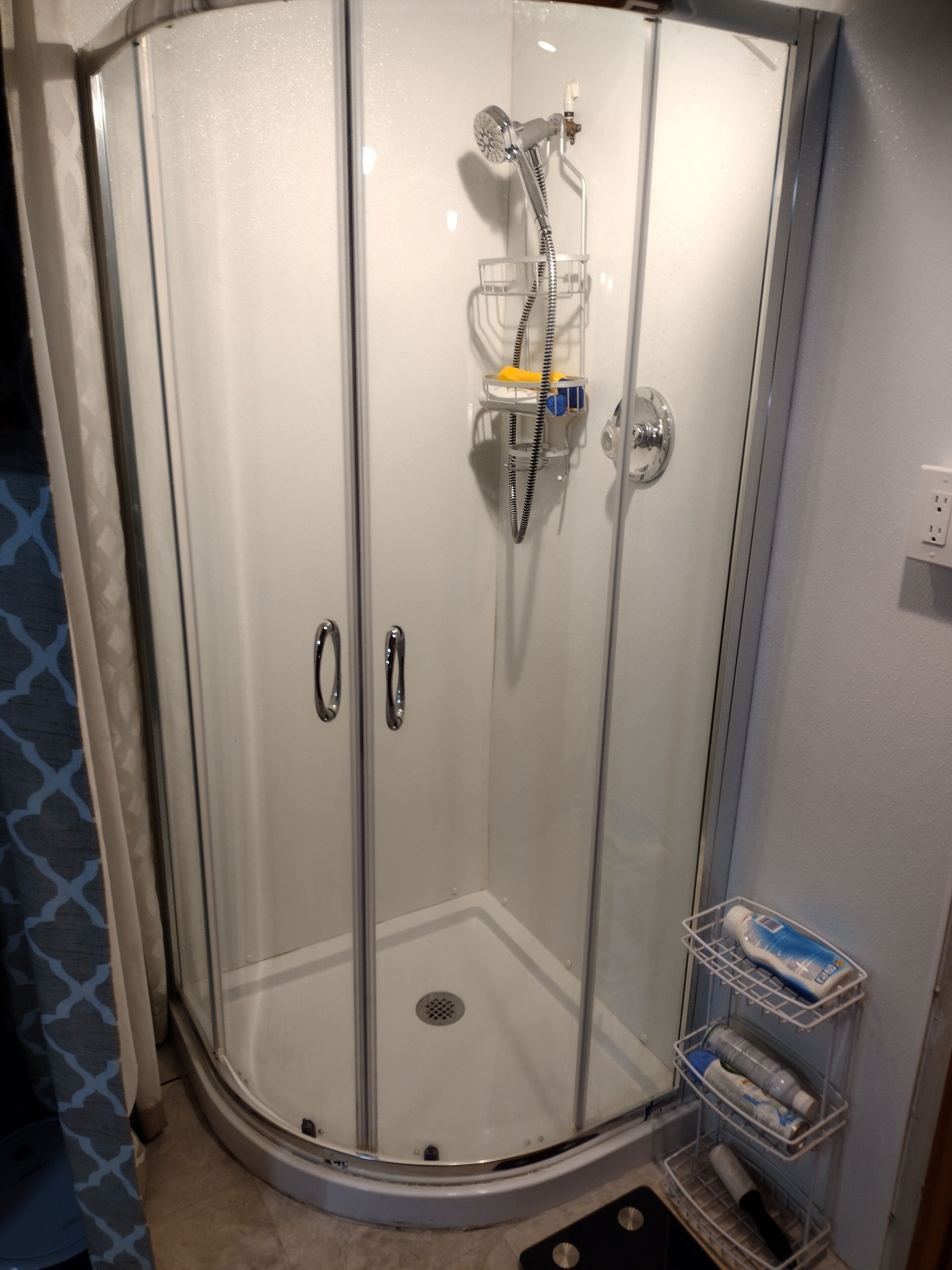 Hårføner, håndklær, såpe og sjampo