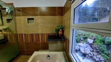 Deluxe Double Room, Mountain View | Bathroom