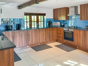 Dishwasher - Rowdecroft Farm Cottage (Rowde)