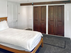 2 bedrooms, free WiFi, bed sheets - Rowdecroft Farm Cottage (Rowde)