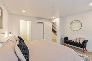 3 chambres, fer et planche à repasser, Wi-Fi, draps fournis