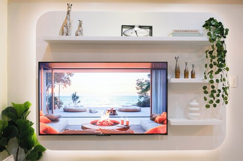 Spacious 2 Bedroom in BGC with Smart TV & Fast Wifi! Across High Street and Aura